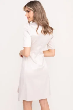 Jasnobeżowa Sukienka z falbaną TEGIA